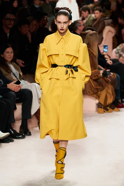 Look 28